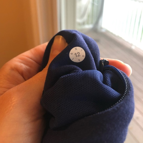 RARE lululemon 2016 Lightly Jacket in Hero Blue, Great Condition - Picture 7 of 8